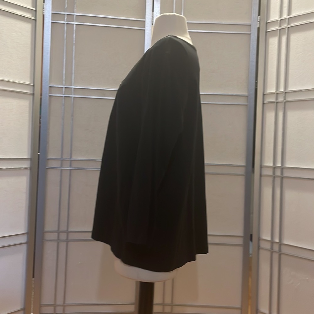 BLACK 3/4 sleeve round neck with design top Size 1X - Picture 4 of 5